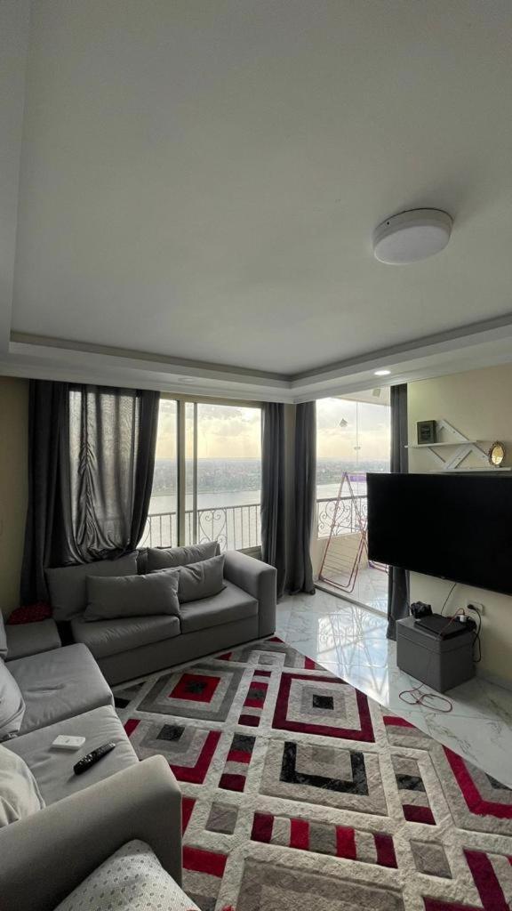 Charming Sunset, Panoramic Nile View& Pyramid View *